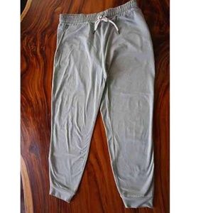 Vuori Performance Joggers - Sage Green